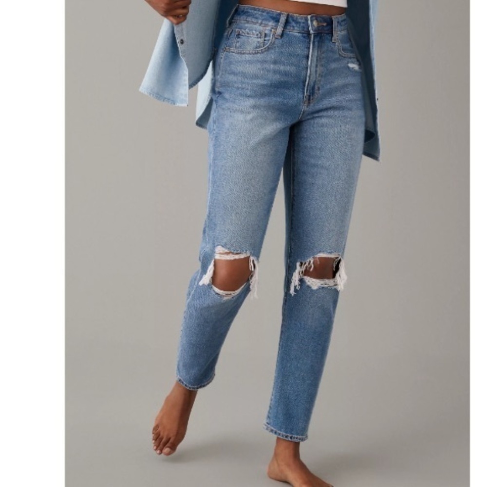 AE Ripped mom jeans. Size 4